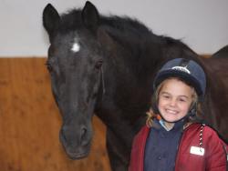 Hier freut sich Flo mit Sunny über viel Spaß in der Reitstunde